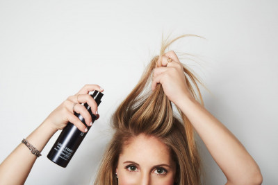 Sudah Tahu 5 Efek Samping Dry Shampoo Ini?